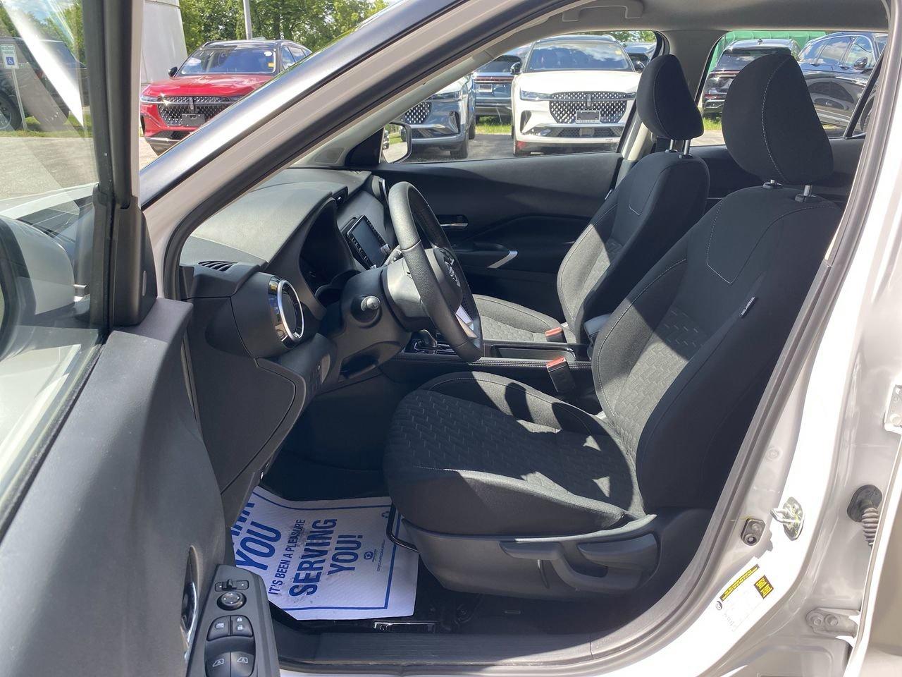 2022 Nissan Kicks SV Photo
