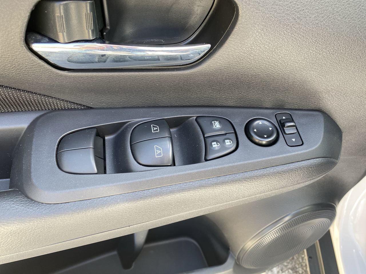 2022 Nissan Kicks SV Photo