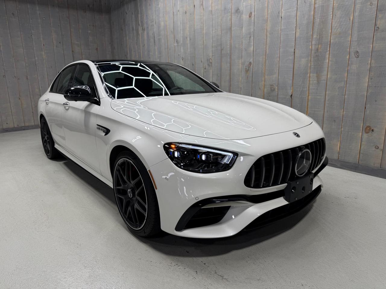 2023 Mercedes-Benz E-Class AMG E 63 S 4MATIC+ LOW KMS CARBON FIBER Photo