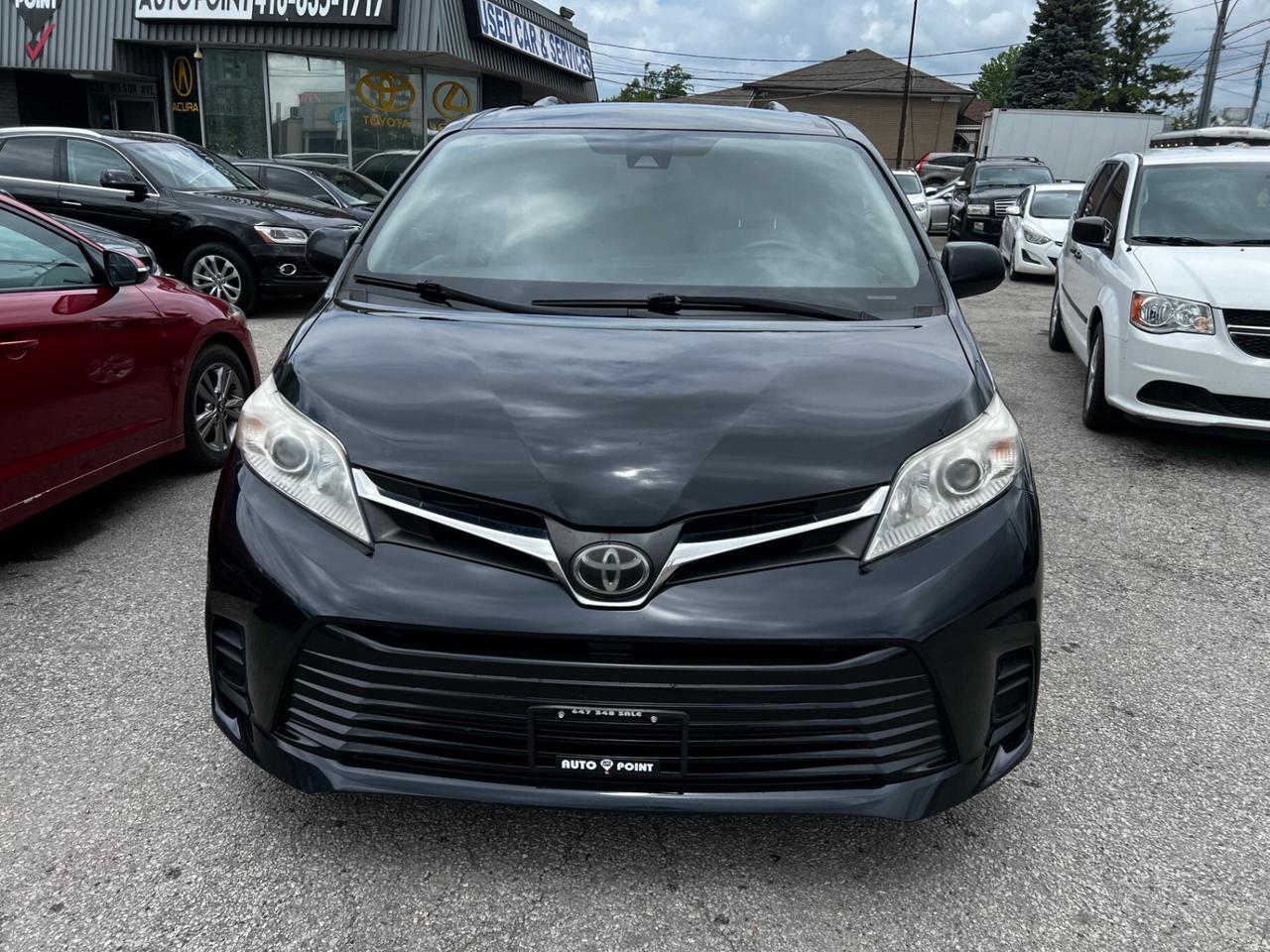 2018 Toyota Sienna LE 8-Passenger FWD Photo