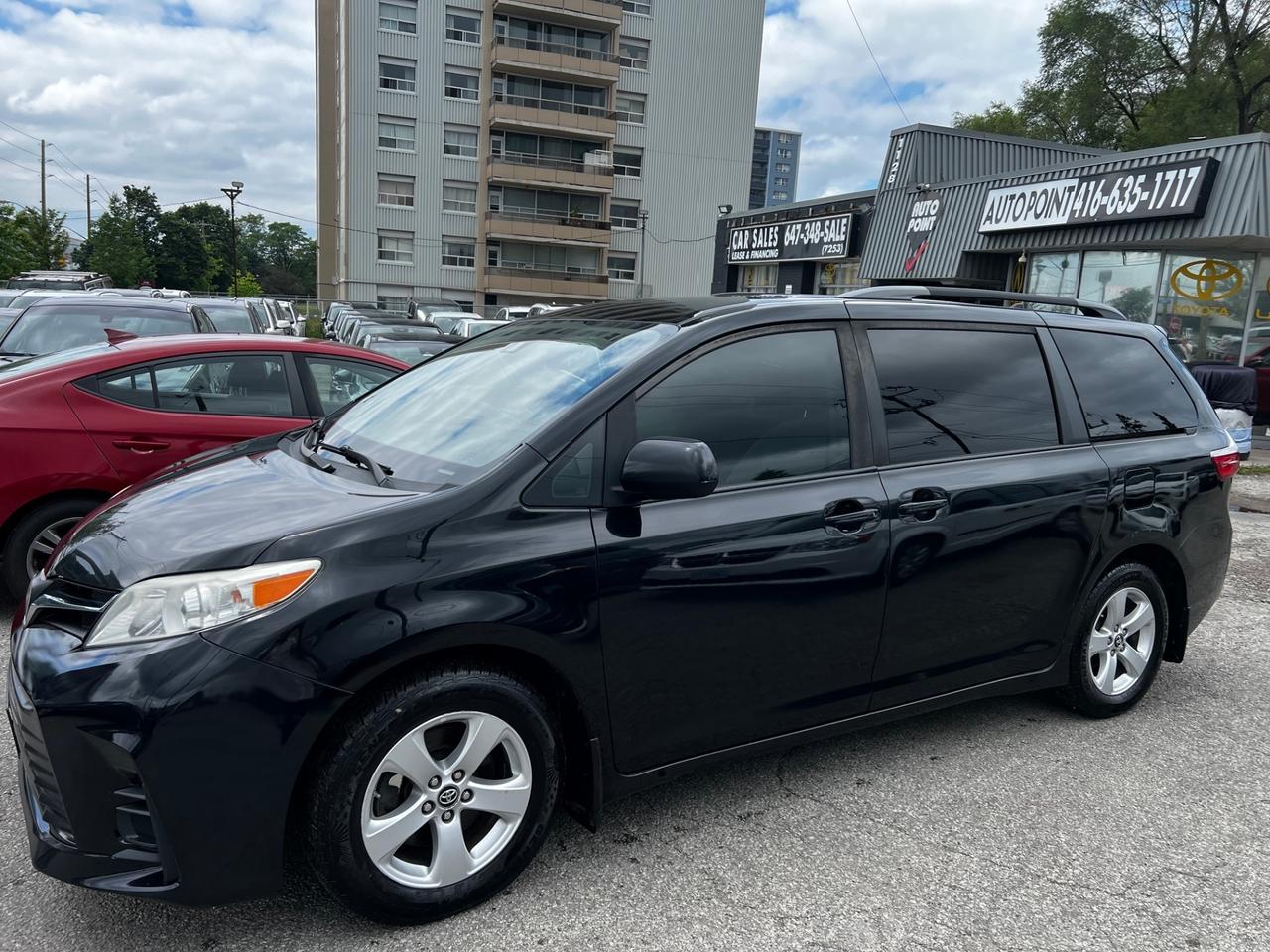 2018 Toyota Sienna LE 8-Passenger FWD Photo