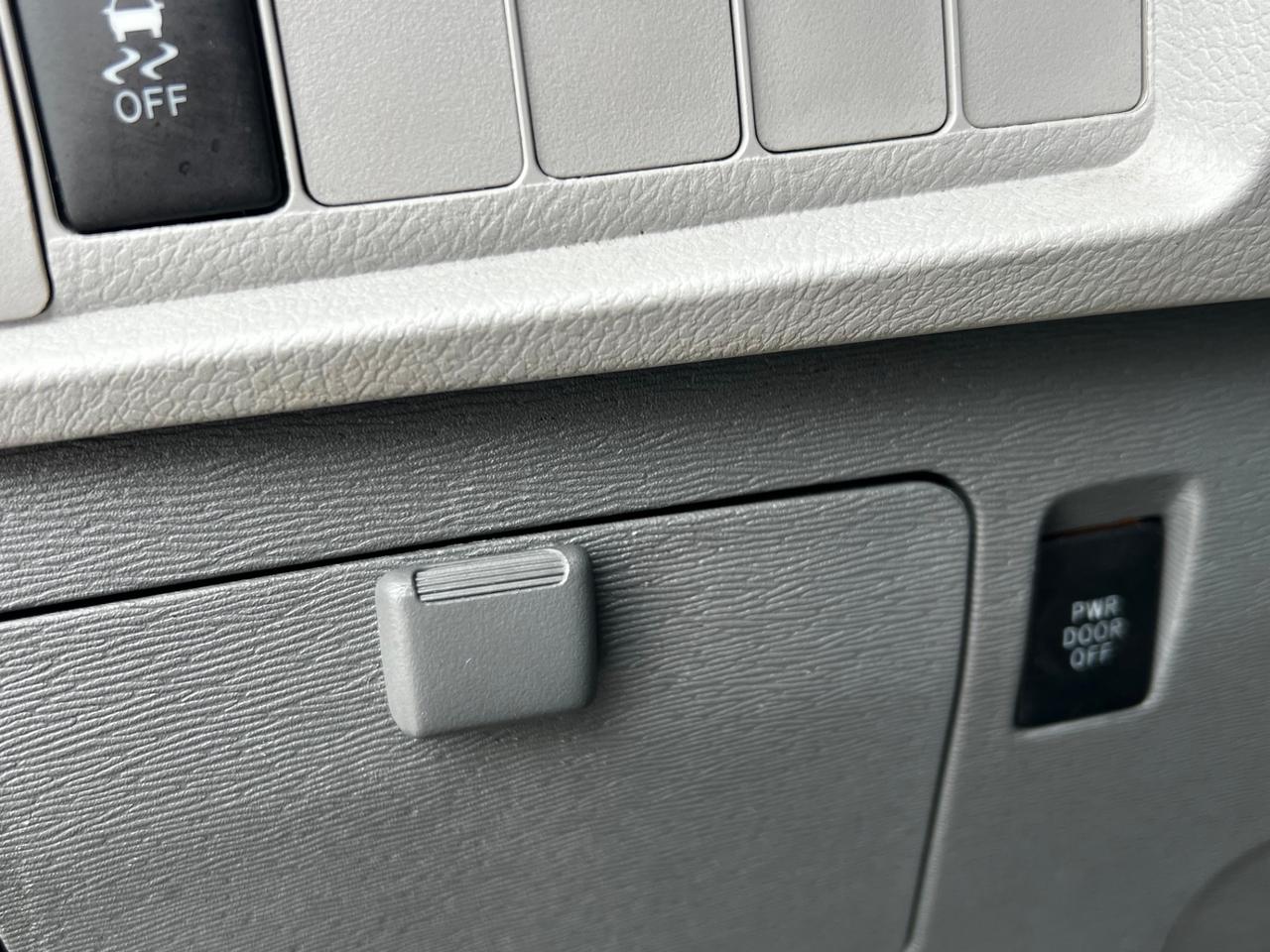 2018 Toyota Sienna LE 8-Passenger FWD Photo