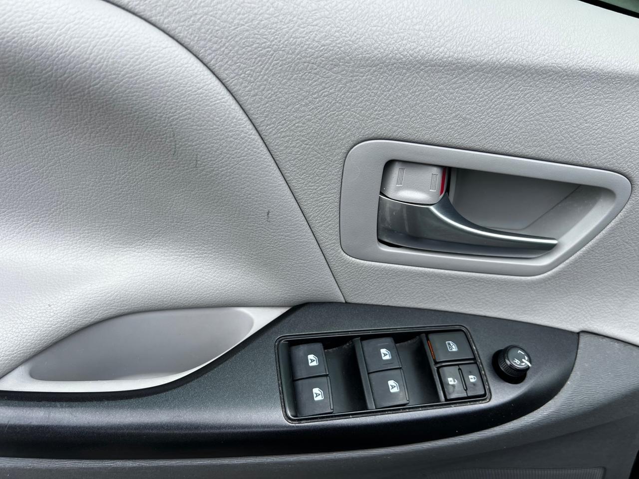 2018 Toyota Sienna LE 8-Passenger FWD Photo