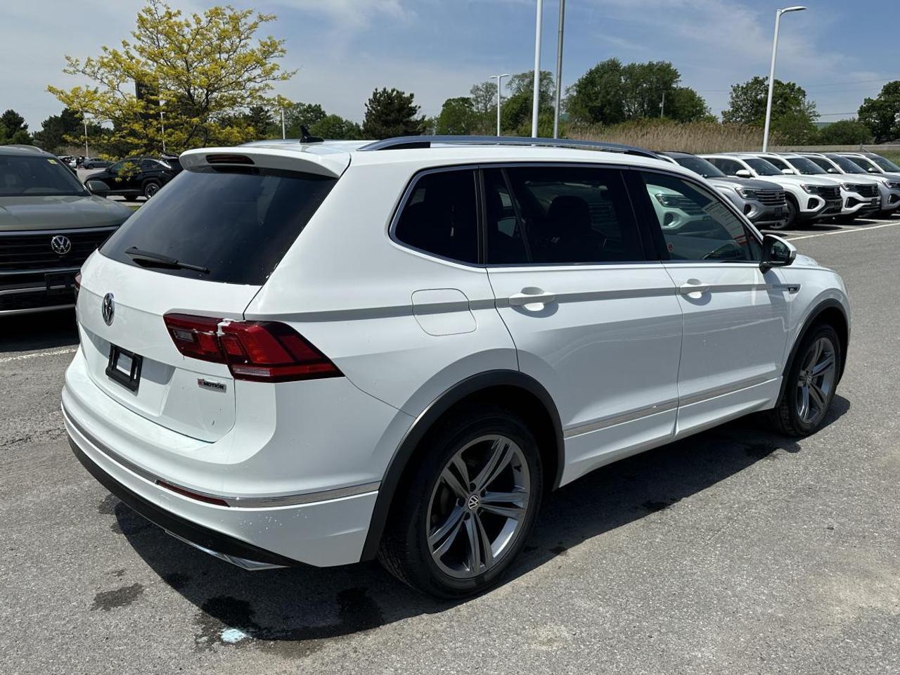 2021 Volkswagen Tiguan Highline 2.0T 8sp at w/Tip 4M Photo