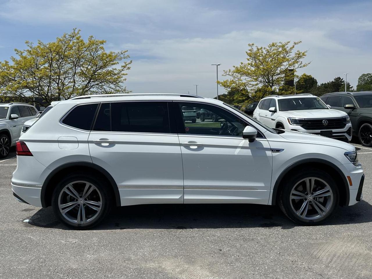 2021 Volkswagen Tiguan Highline 2.0T 8sp at w/Tip 4M Photo