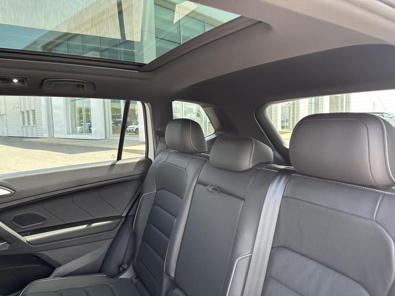 2021 Volkswagen Tiguan Highline 2.0T 8sp at w/Tip 4M Photo