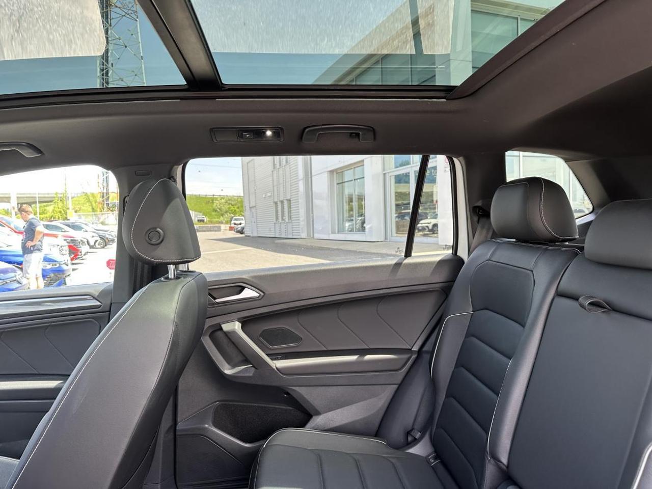 2021 Volkswagen Tiguan Highline 2.0T 8sp at w/Tip 4M Photo