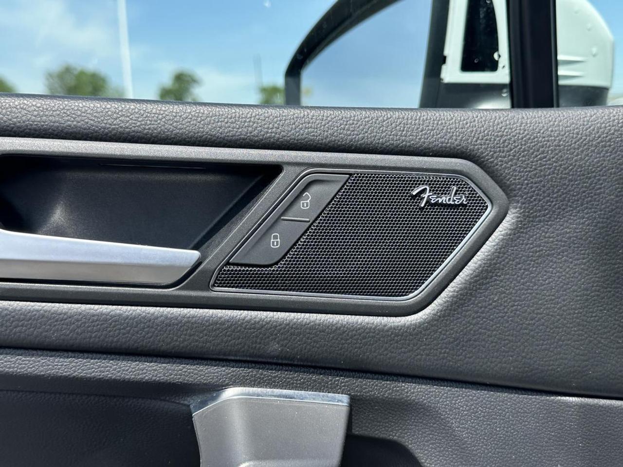 2021 Volkswagen Tiguan Highline 2.0T 8sp at w/Tip 4M Photo