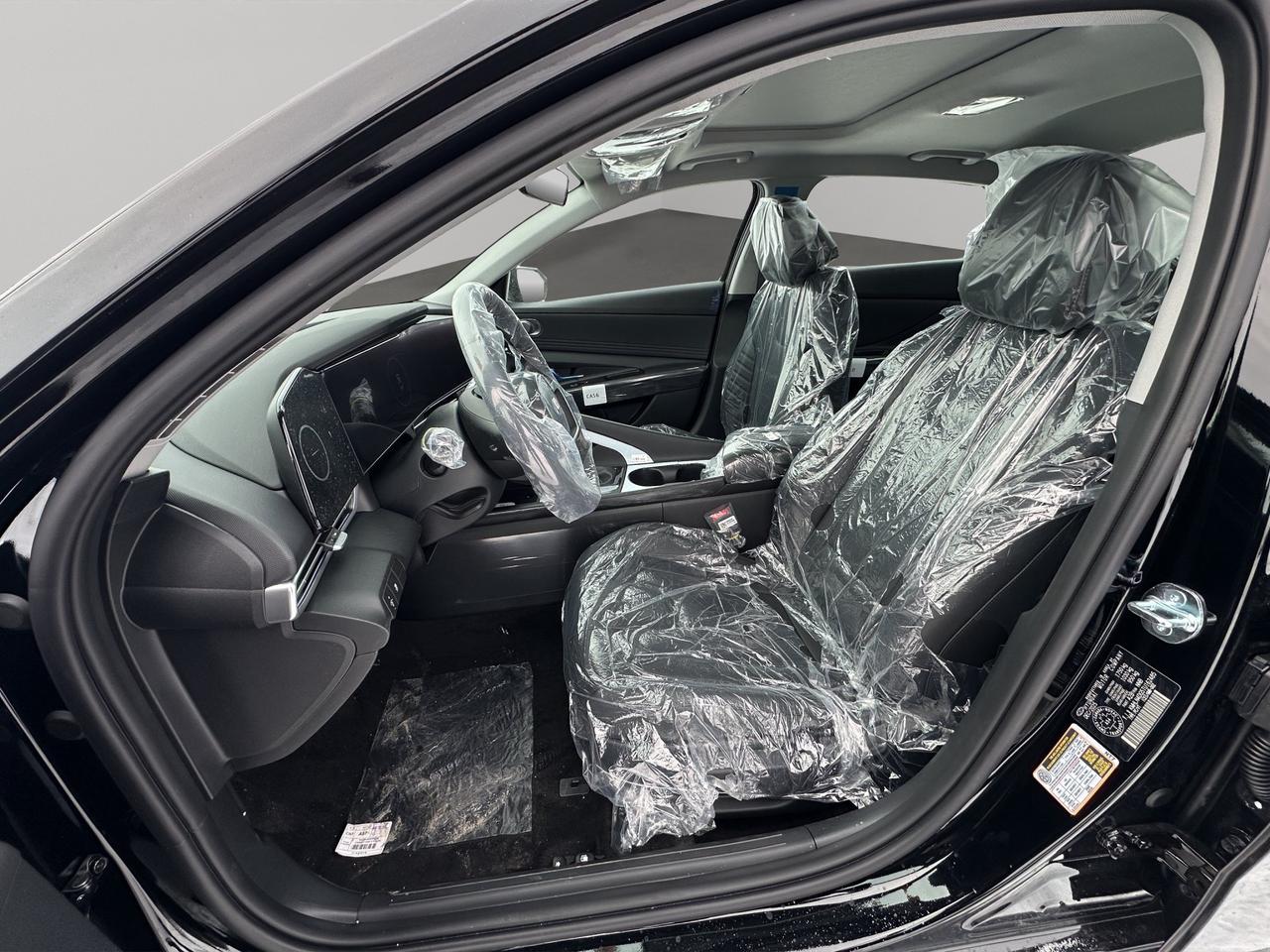2026 Hyundai Elantra Luxury Photo