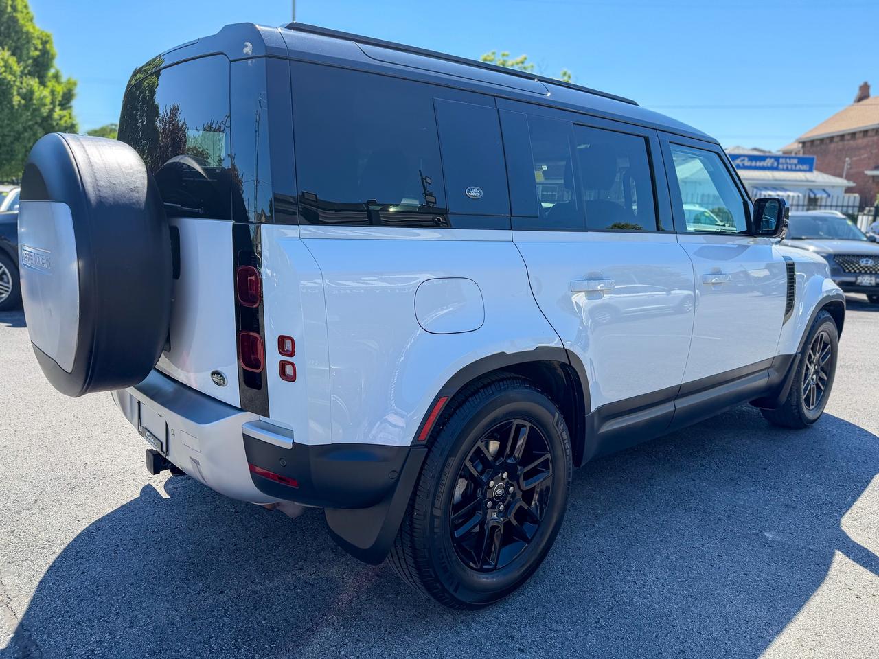 2022 Land Rover Defender S Photo