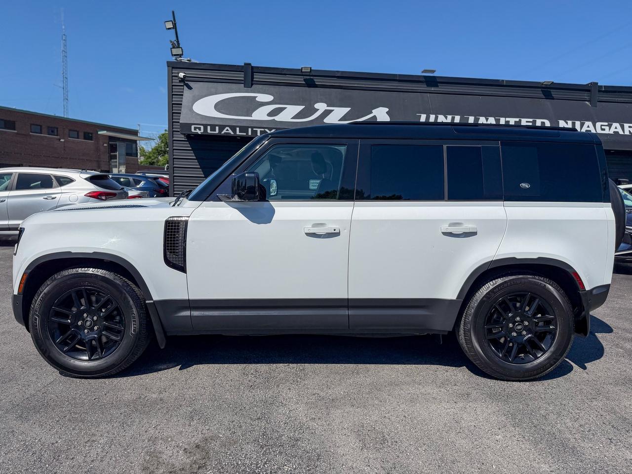 2022 Land Rover Defender S Photo