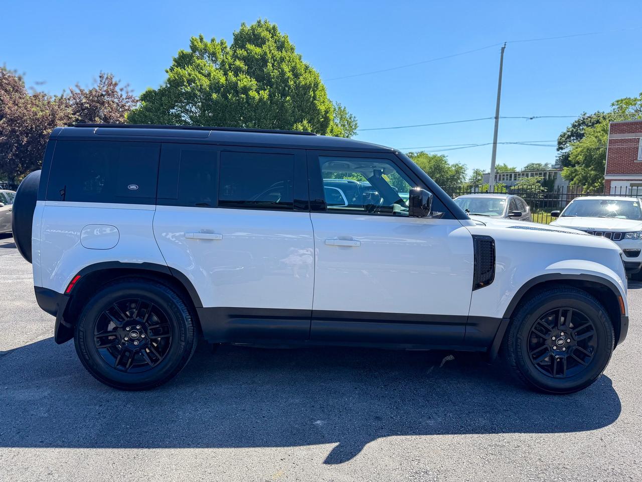 2022 Land Rover Defender S Photo