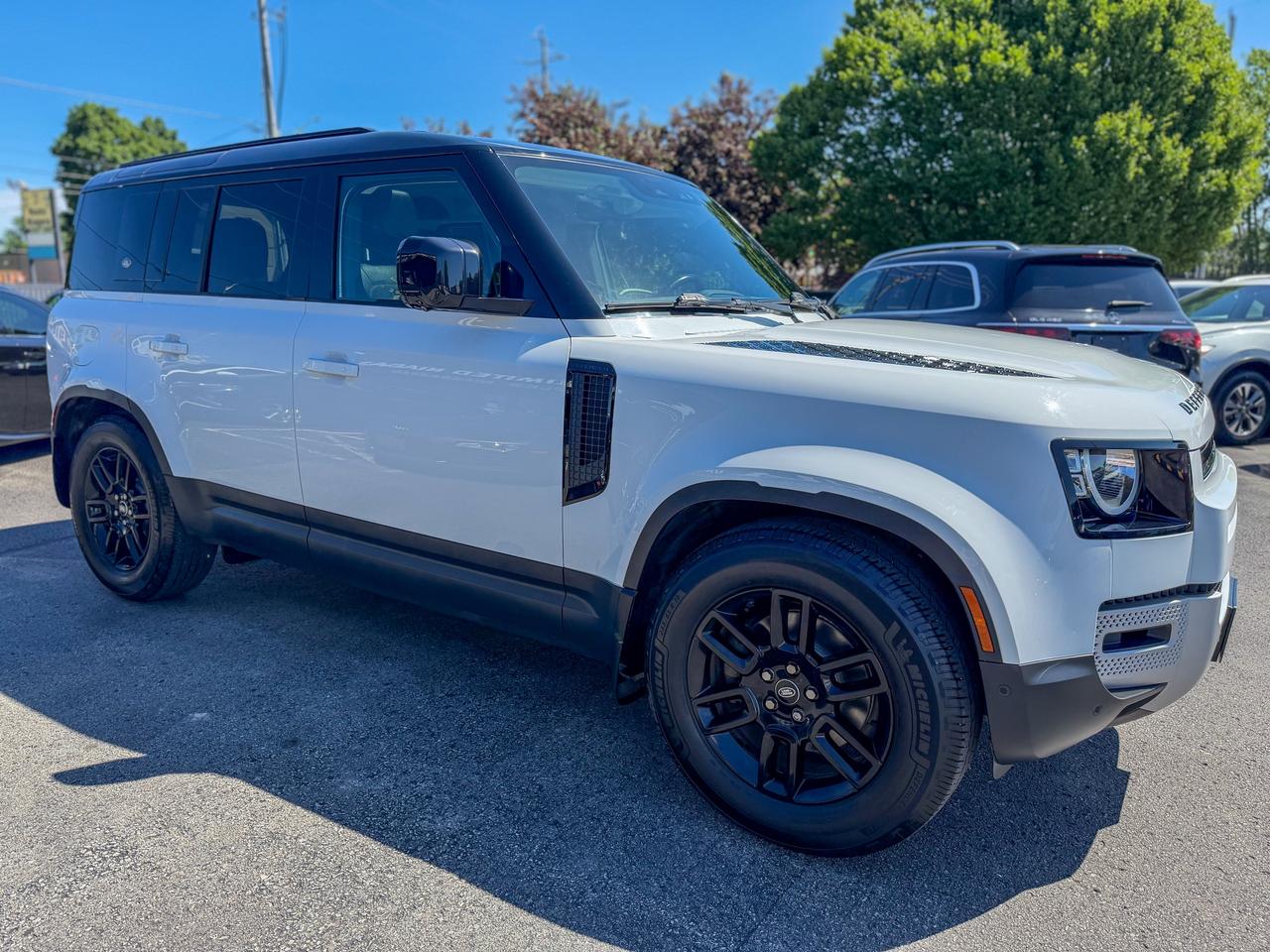 2022 Land Rover Defender S Photo