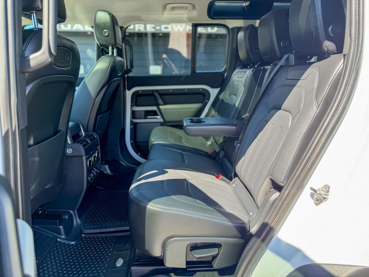 2022 Land Rover Defender S Photo