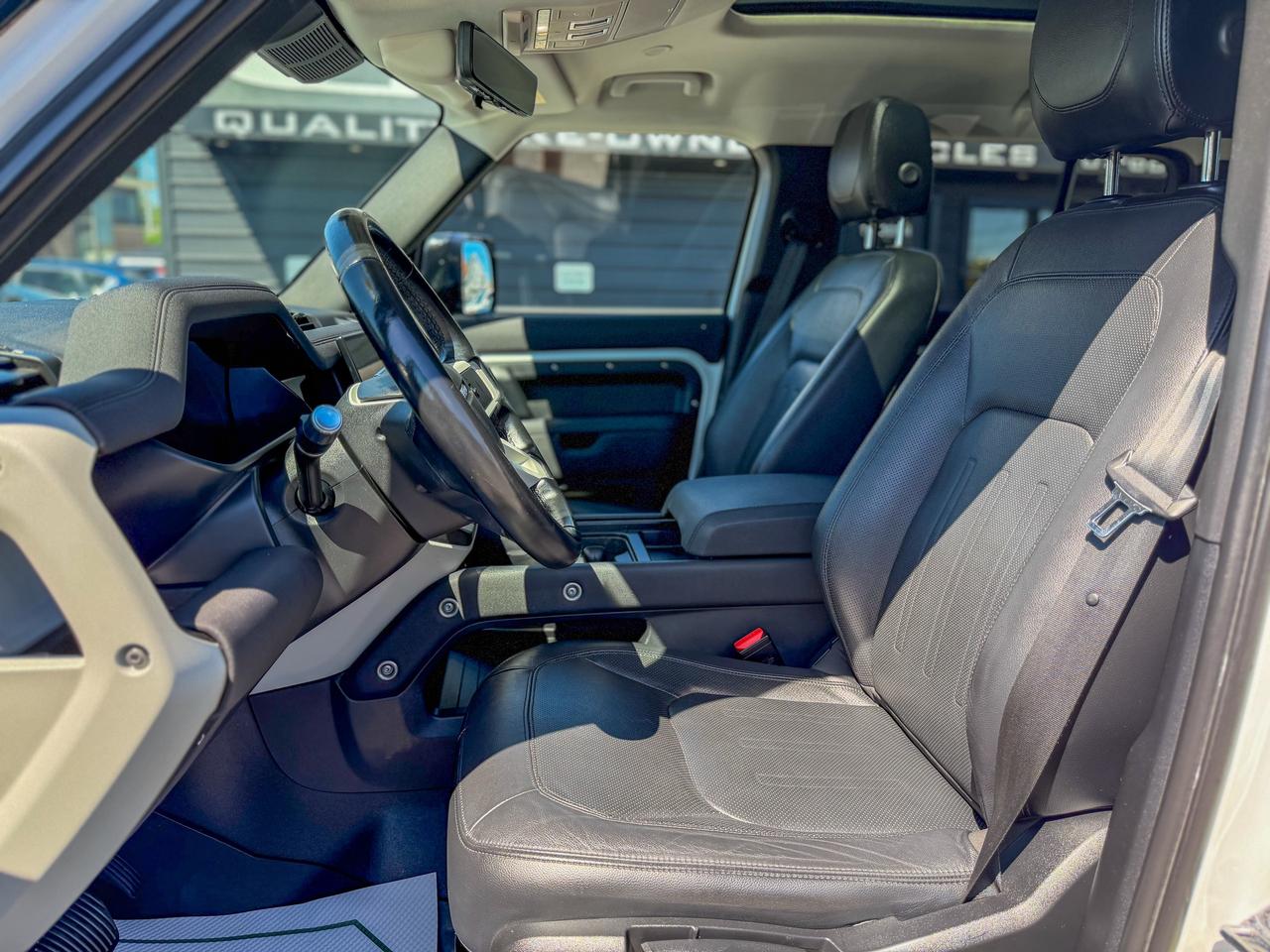 2022 Land Rover Defender S Photo