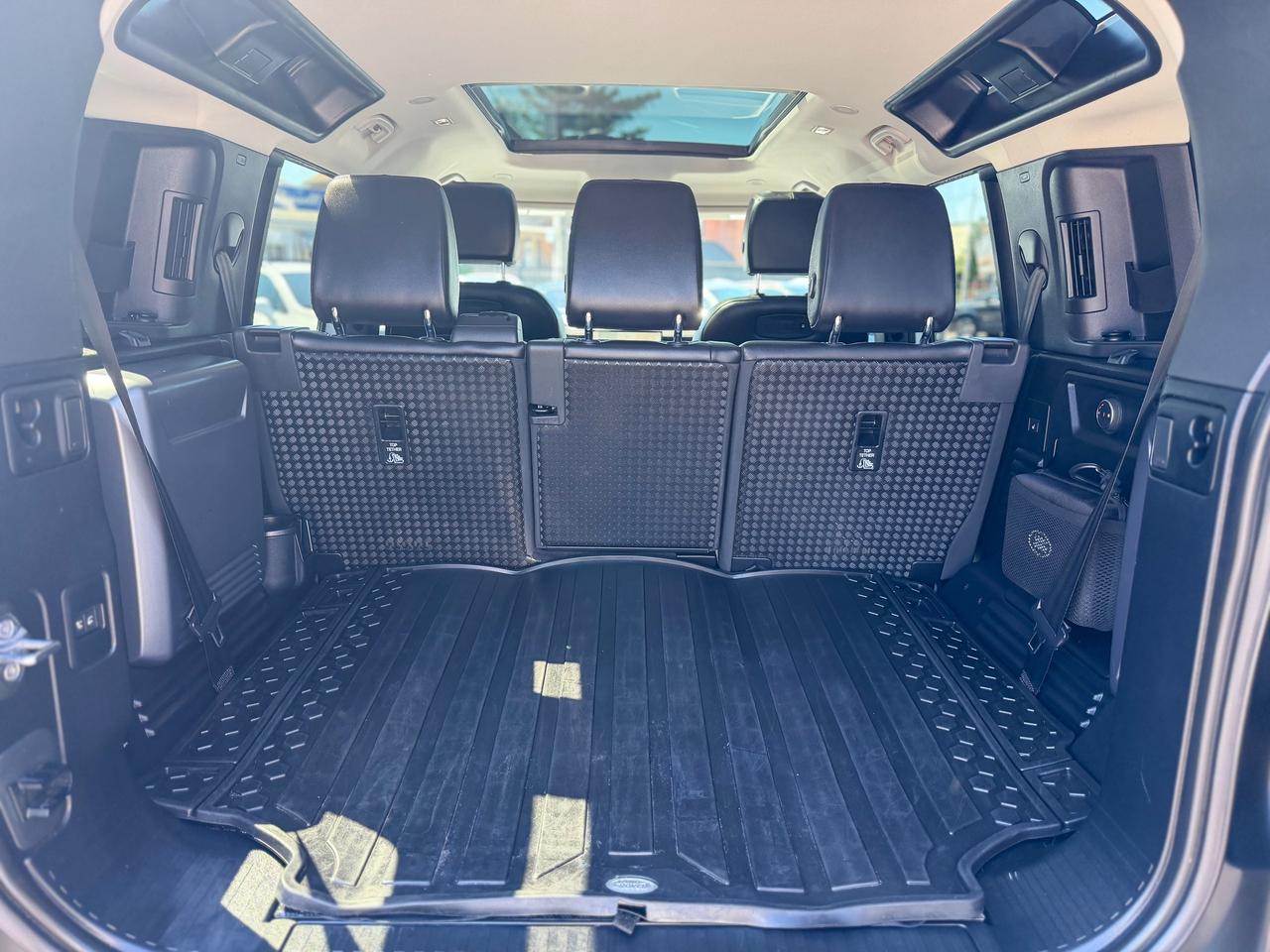 2022 Land Rover Defender S Photo