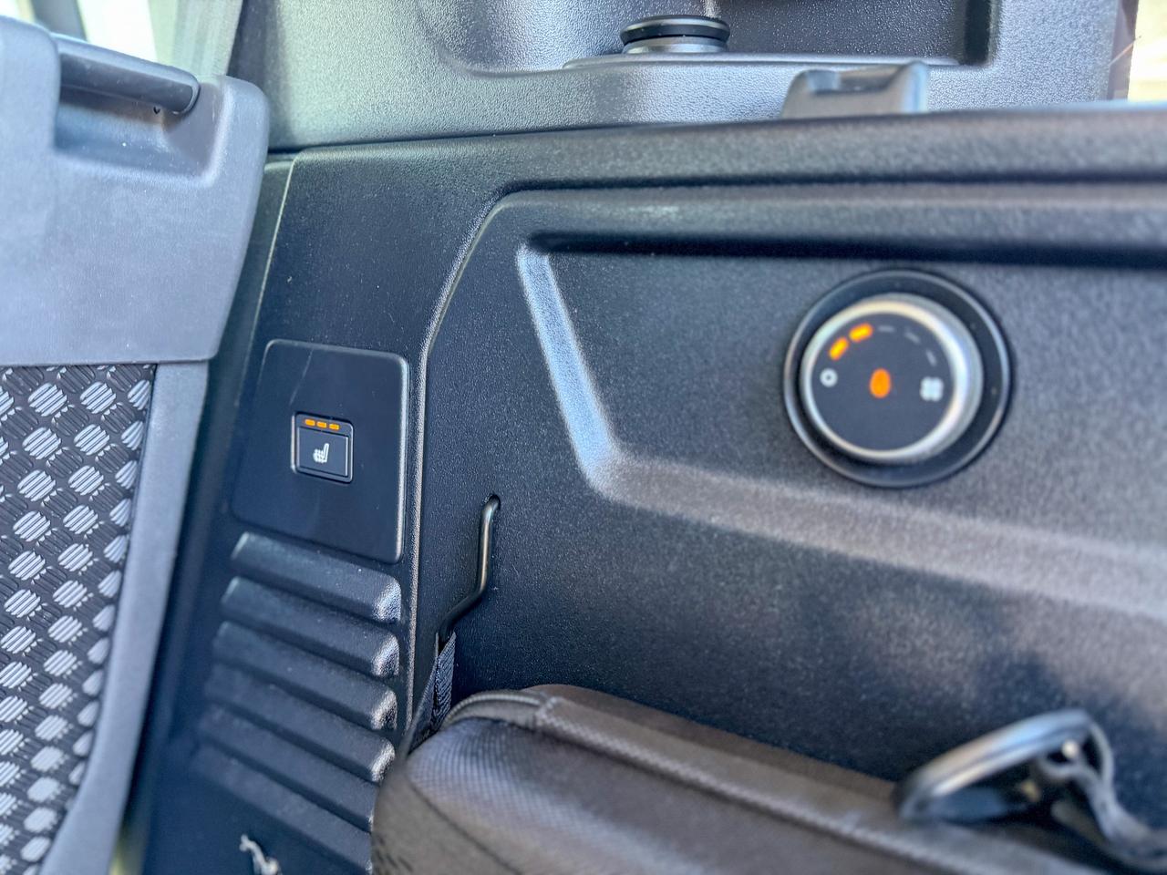 2022 Land Rover Defender S Photo