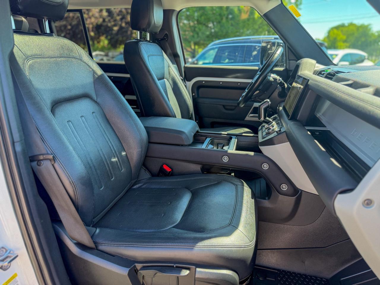 2022 Land Rover Defender S Photo