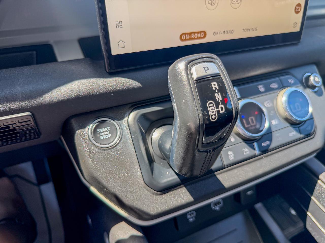 2022 Land Rover Defender S Photo