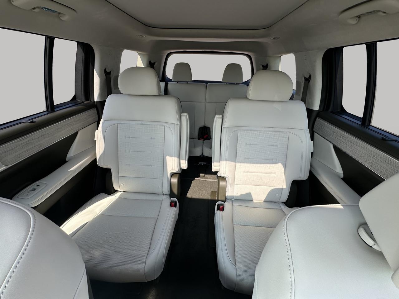 2026 Hyundai Santa Fe Hybrid Ultimate Calligraphy Photo