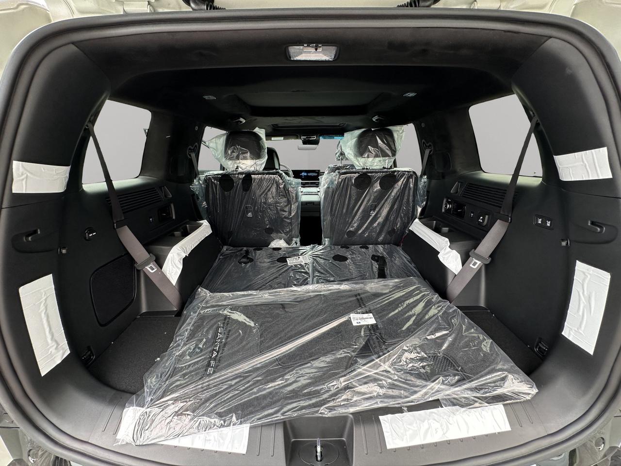 2026 Hyundai Santa Fe Hybrid Ultimate Calligraphy Photo