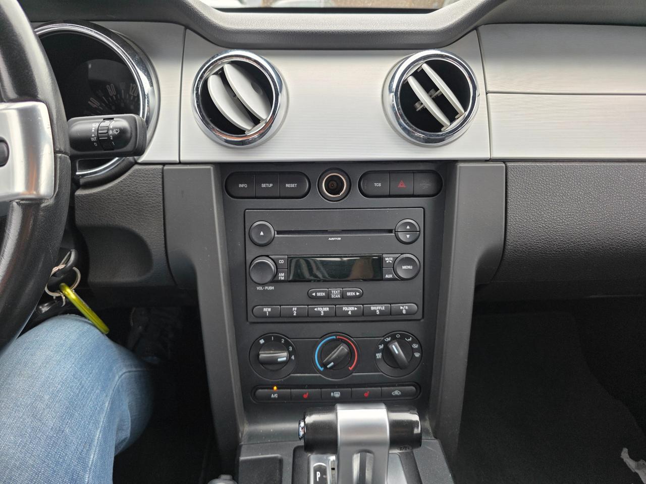 2007 Ford Mustang V6 2dr Convertible Photo
