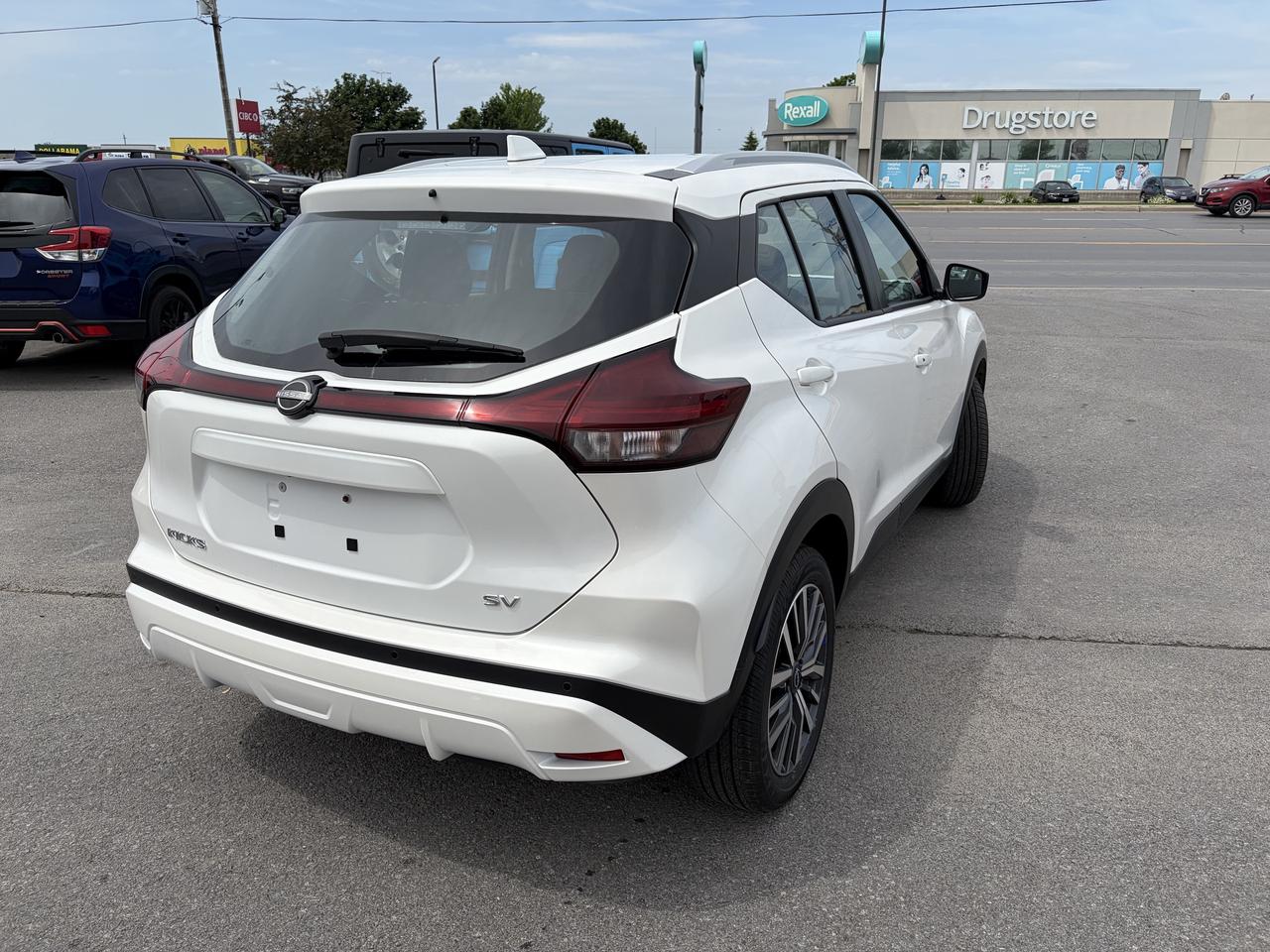 2024 Nissan Kicks SV B-U CAM/HEATED SEATS CALL NAPANEE 613-354-2100 Photo
