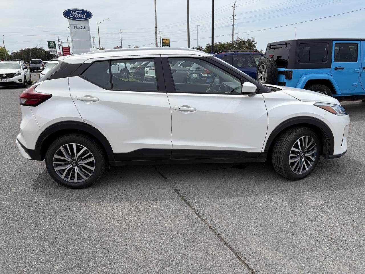 2024 Nissan Kicks SV B-U CAM/HEATED SEATS CALL NAPANEE 613-354-2100 Photo