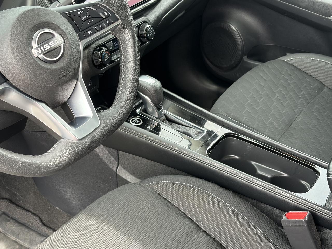 2024 Nissan Kicks SV B-U CAM/HEATED SEATS CALL NAPANEE 613-354-2100 Photo
