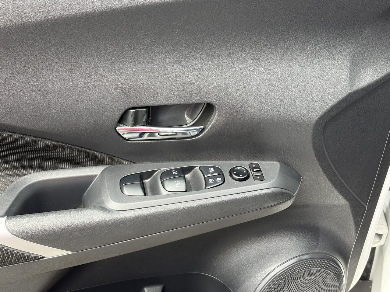 2024 Nissan Kicks SV B-U CAM/HEATED SEATS CALL NAPANEE 613-354-2100 Photo