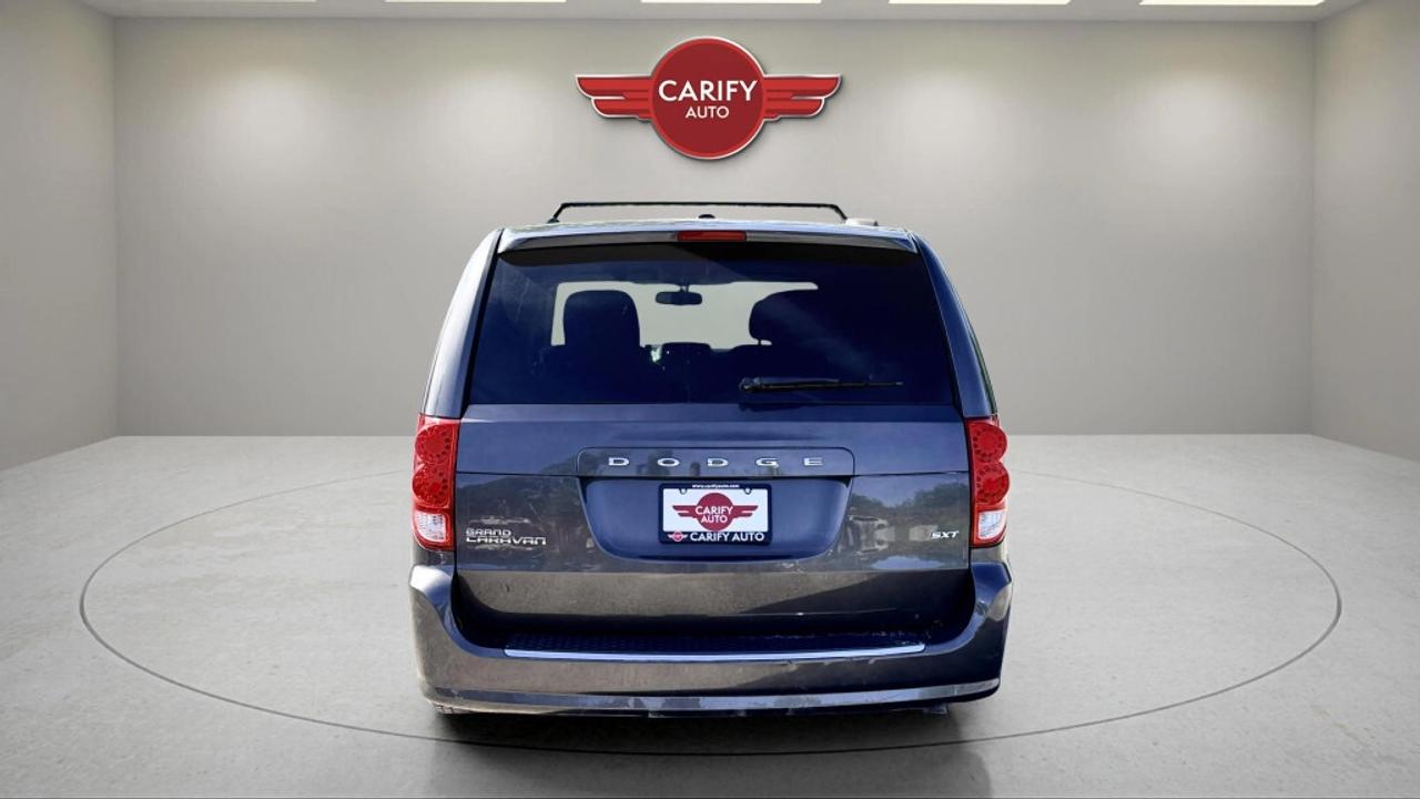 2015 Dodge Grand Caravan SXT Photo