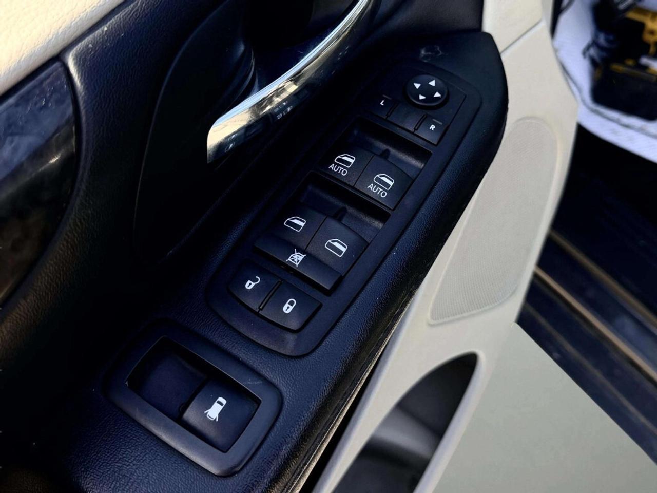 2015 Dodge Grand Caravan SXT Photo