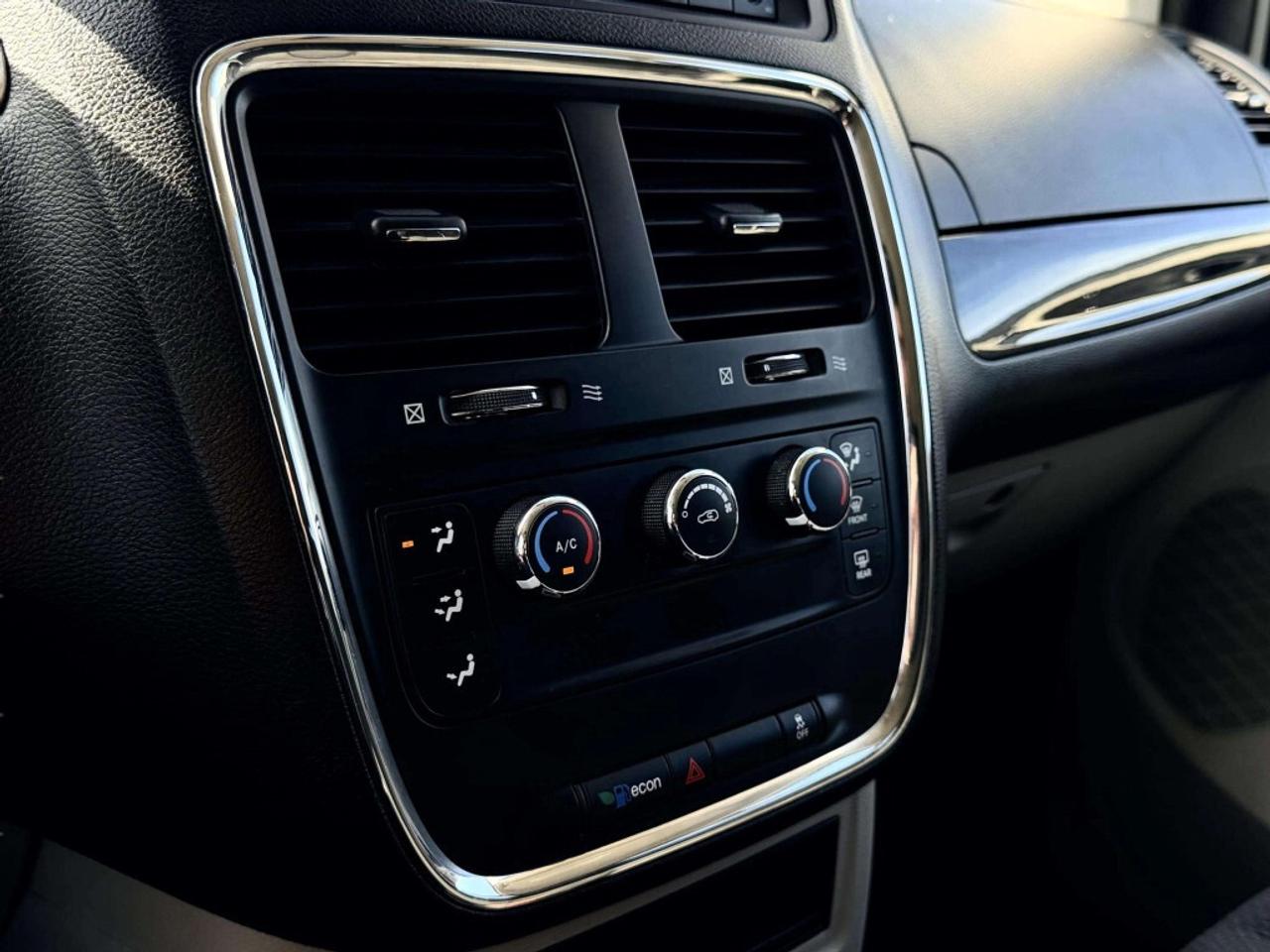 2015 Dodge Grand Caravan SXT Photo