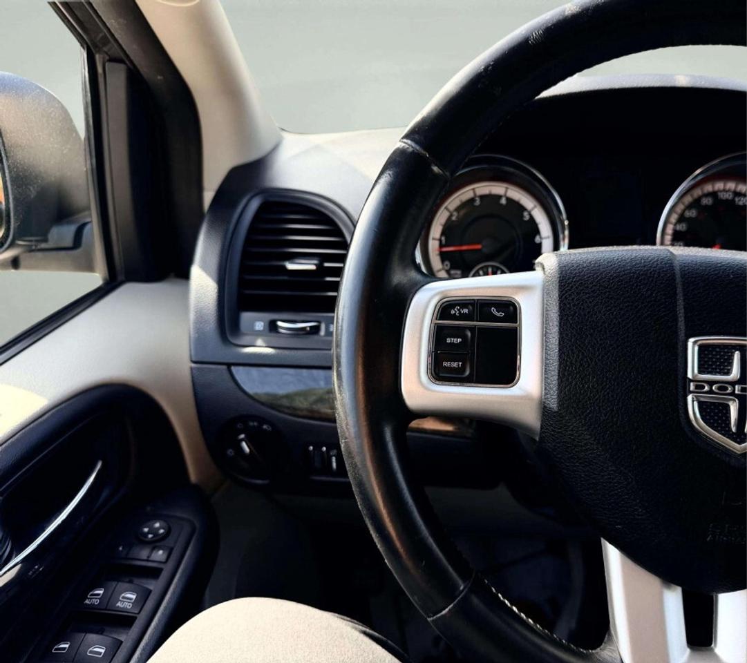 2015 Dodge Grand Caravan SXT Photo