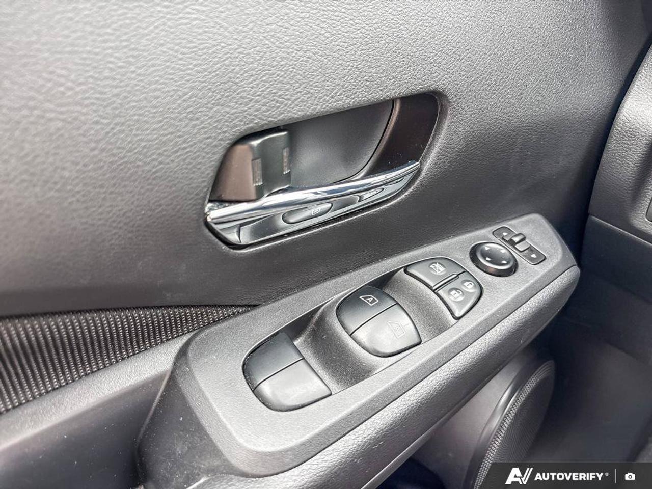 2024 Nissan Kicks SV Photo