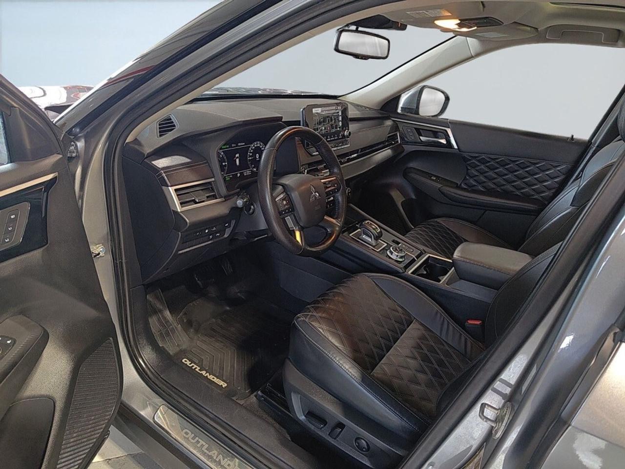 2023 Mitsubishi Outlander PHEV 7 Seater/ Ralliart AWD/Leather/NAVI/Sunroof/Remote Photo