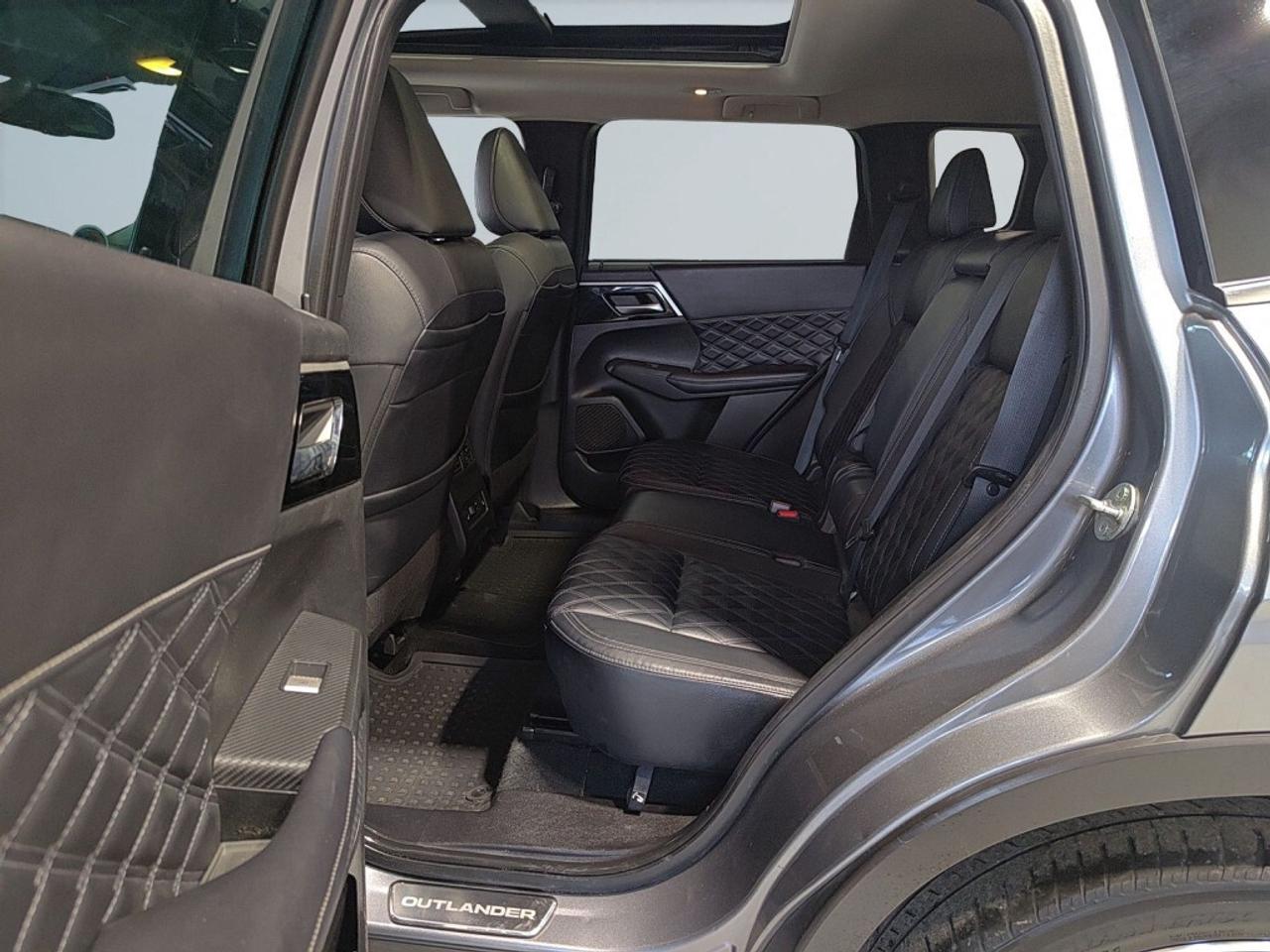 2023 Mitsubishi Outlander PHEV 7 Seater/ Ralliart AWD/Leather/NAVI/Sunroof/Remote Photo