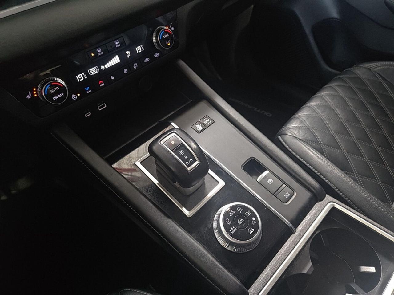 2023 Mitsubishi Outlander PHEV 7 Seater/ Ralliart AWD/Leather/NAVI/Sunroof/Remote Photo