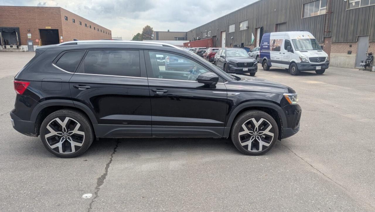 2022 Volkswagen Taos Highline 4MOTION//Leather/NAVI/Sunroof/No accident Photo