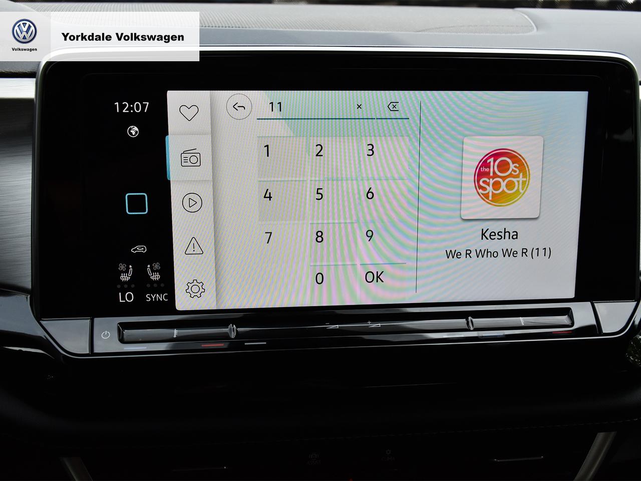 2024 Volkswagen Atlas Cross Sport  Photo