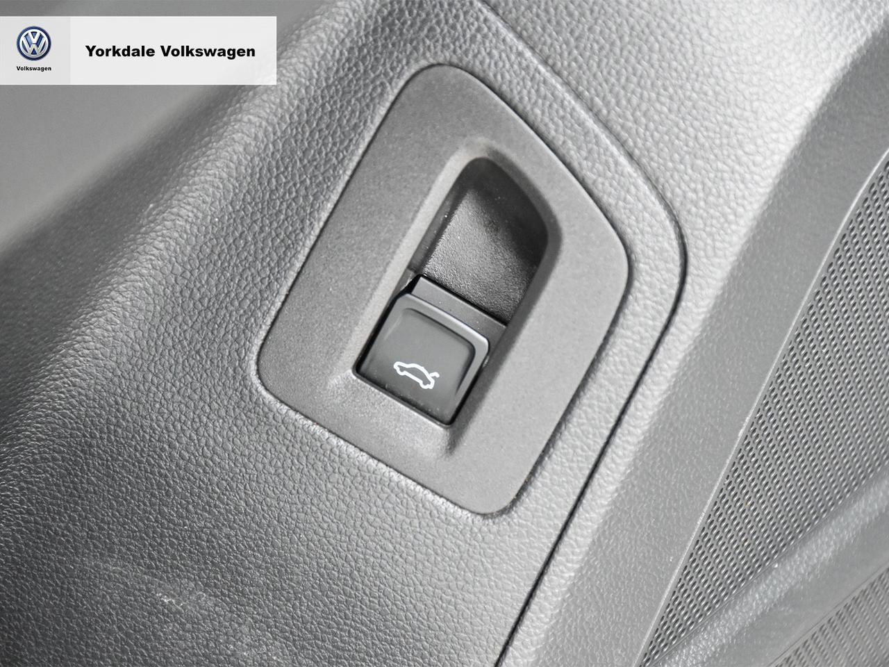 2023 Volkswagen Atlas Cross Sport  Photo