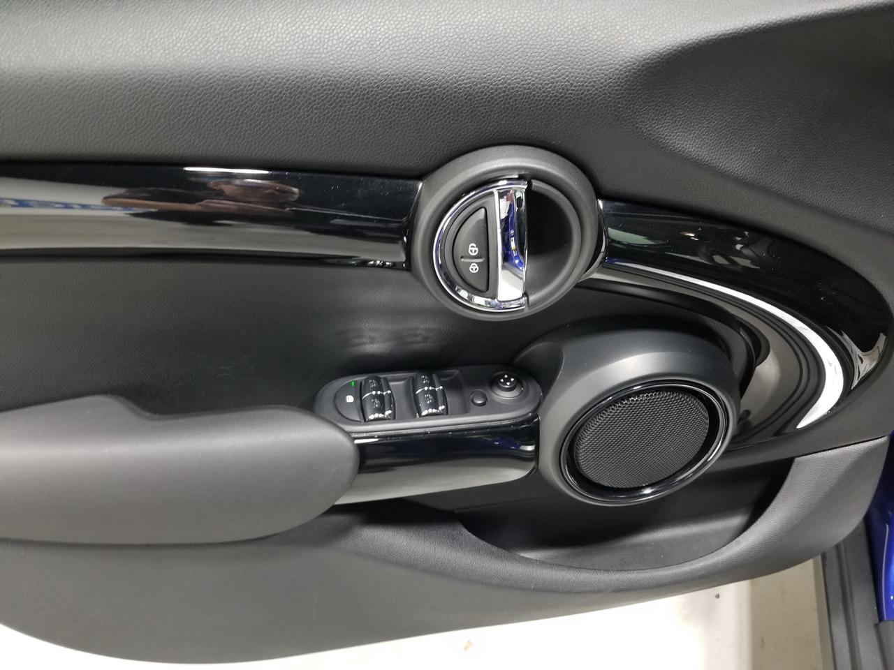 2019 MINI 5 Door Cooper S 4dr Hatchback Photo
