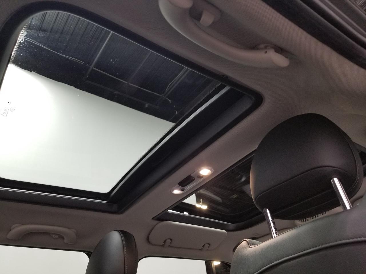 2019 MINI 5 Door Cooper S 4dr Hatchback Photo