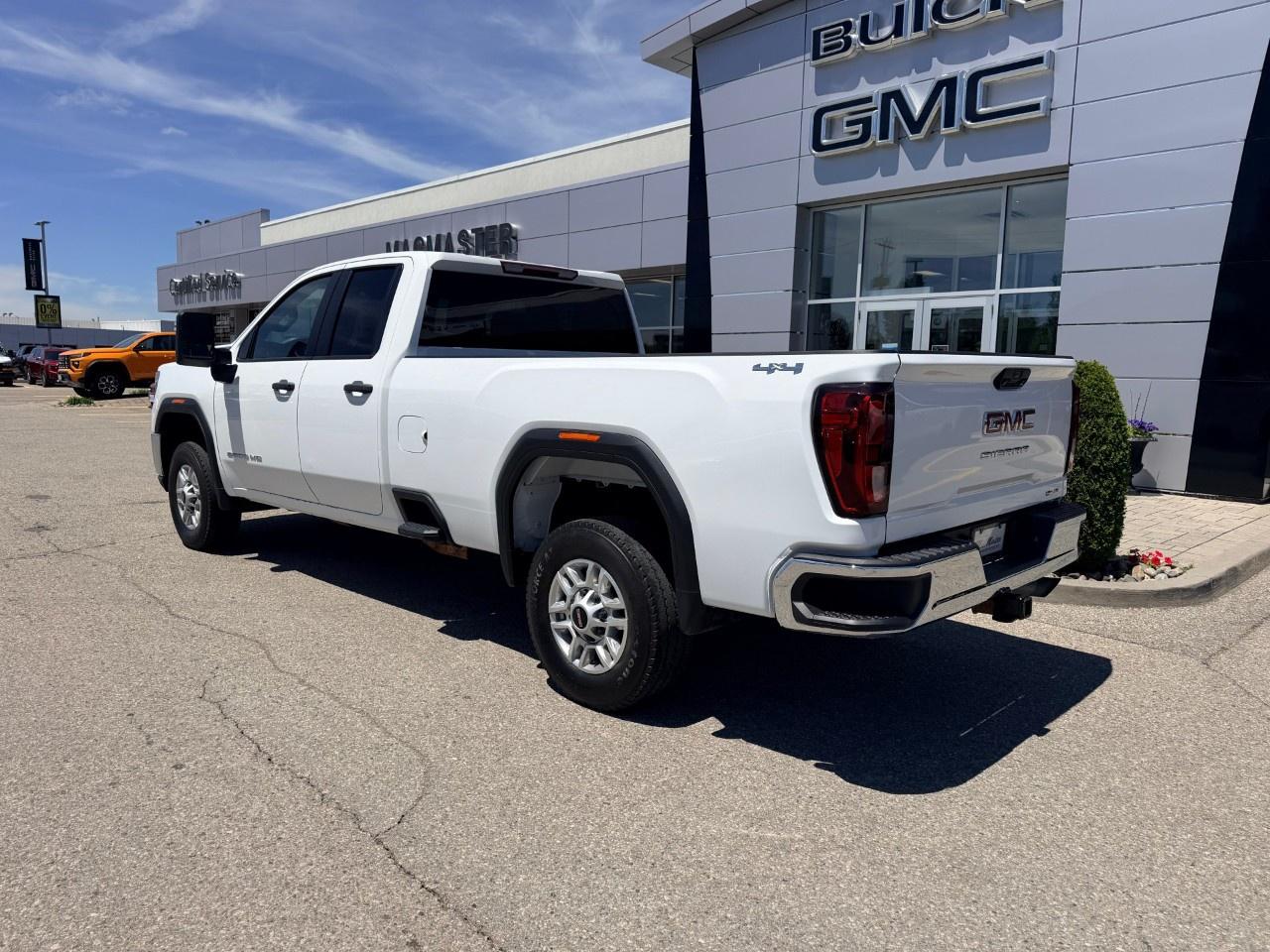 2023 GMC SIERRA 2500HD 4WD Double Cab Long Box Pro Photo