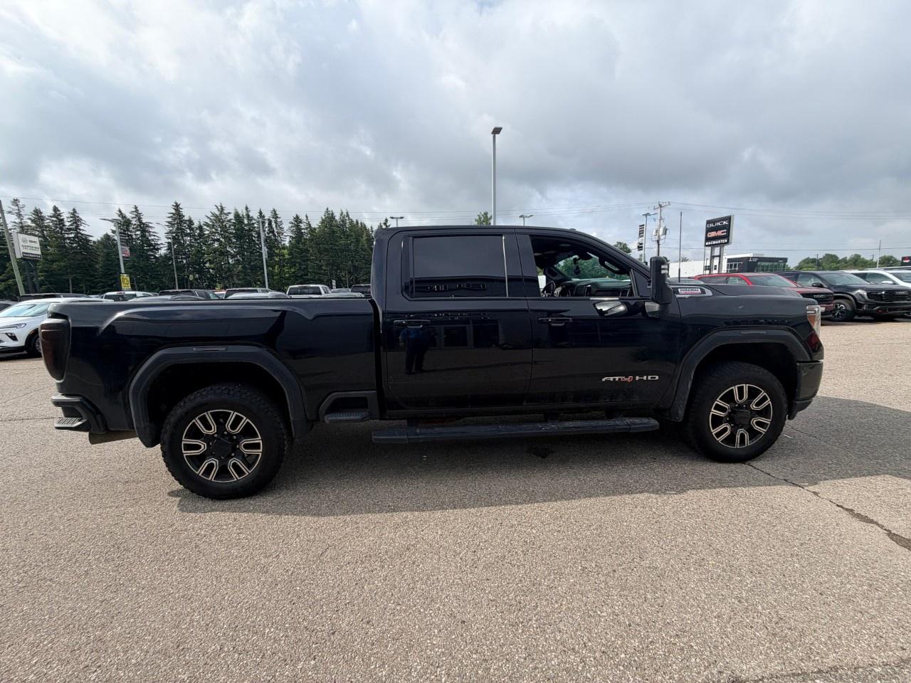 2020 GMC SIERRA 2500HD 4WD Crew Cab Standard Box AT4 Photo