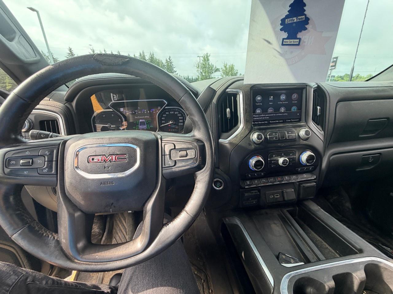 2020 GMC SIERRA 2500HD 4WD Crew Cab Standard Box AT4 Photo