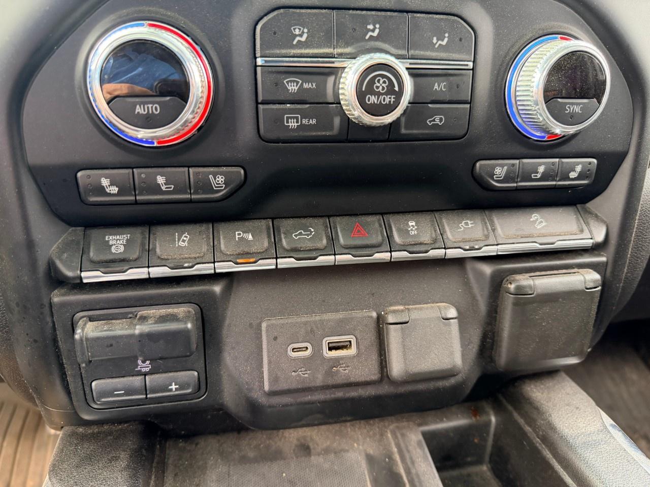 2020 GMC SIERRA 2500HD 4WD Crew Cab Standard Box AT4 Photo