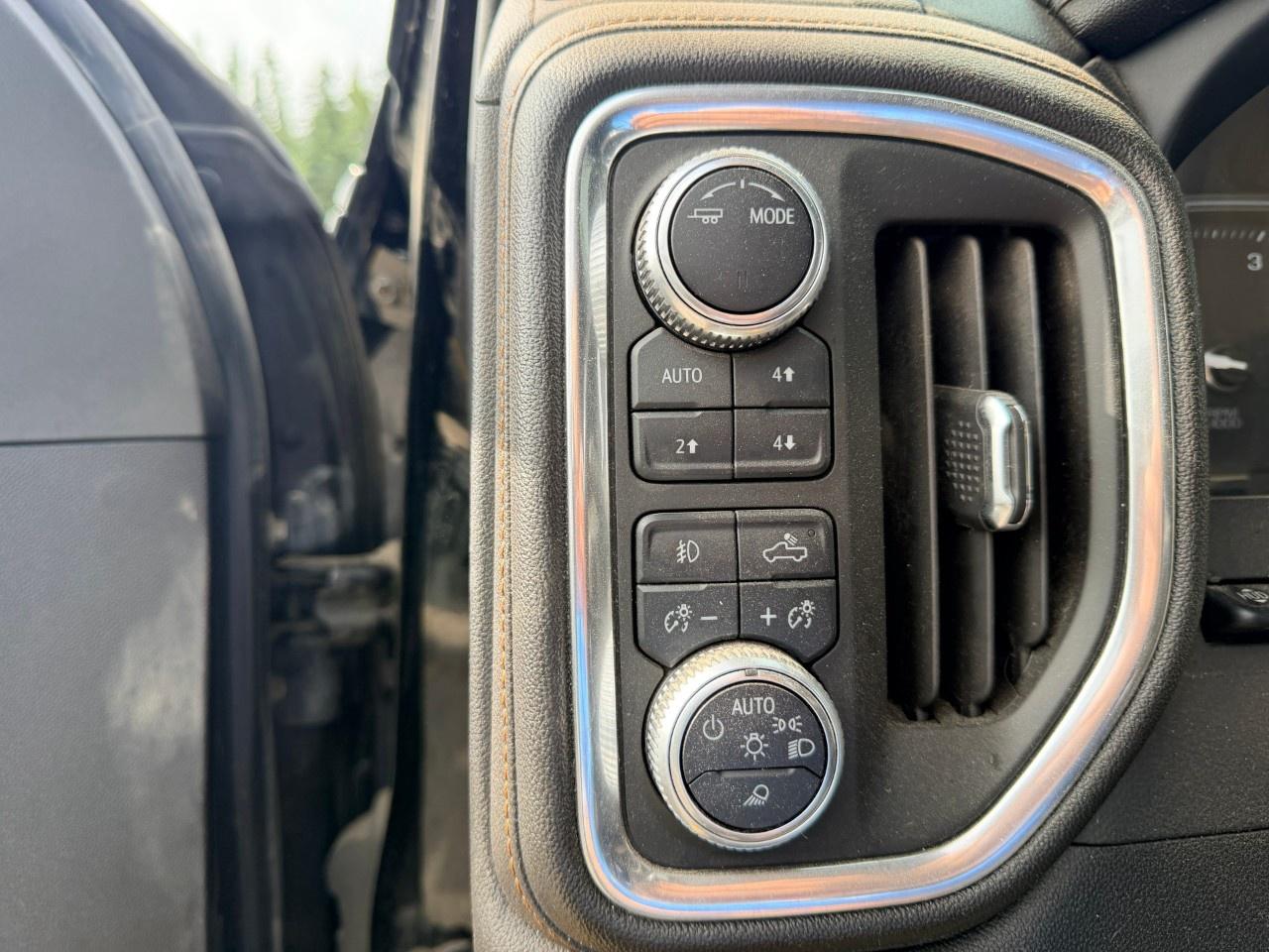2020 GMC SIERRA 2500HD 4WD Crew Cab Standard Box AT4 Photo
