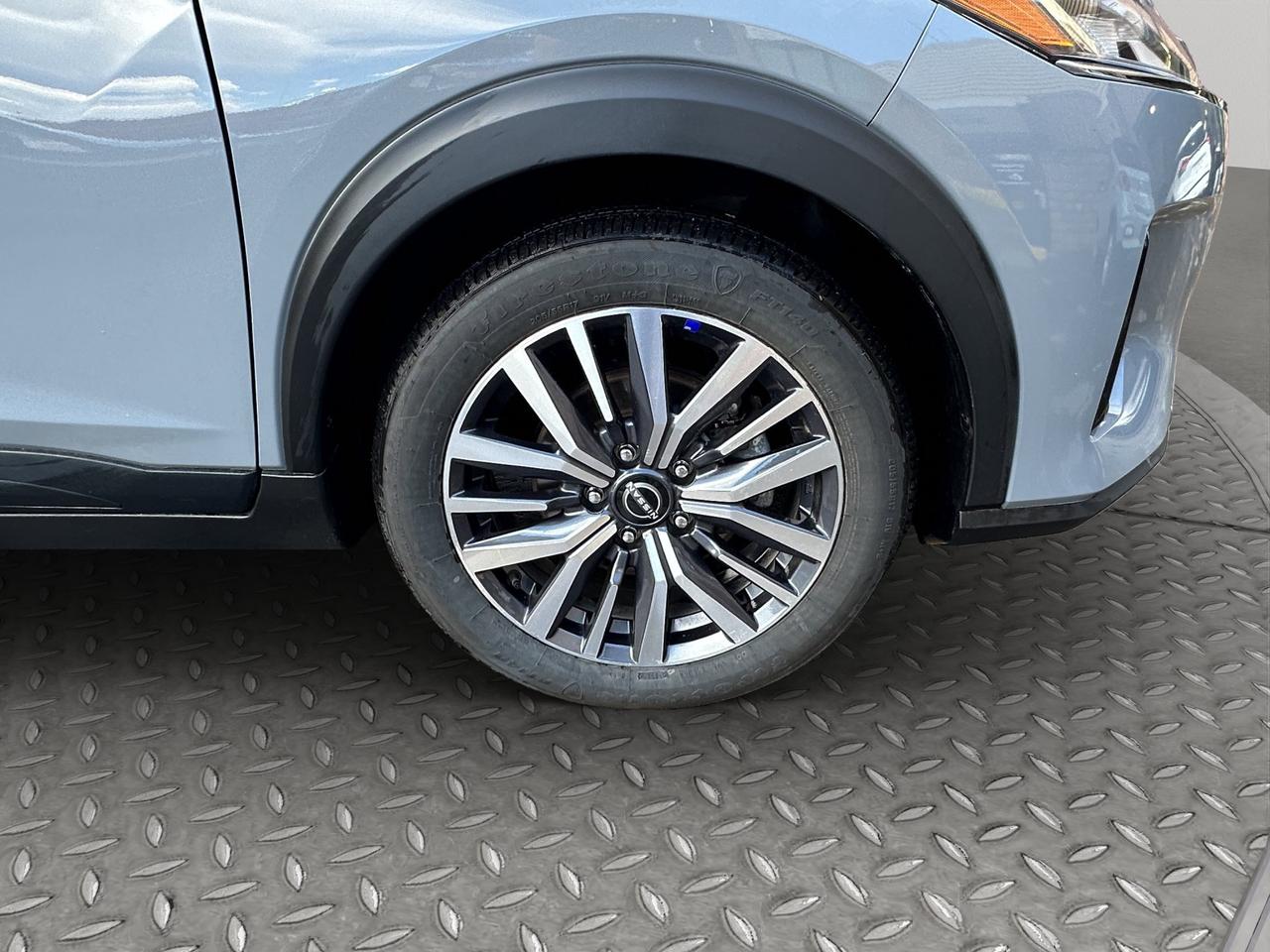 2025 Nissan Kicks Play SV | Reverse Cam | Heated Seats Photo