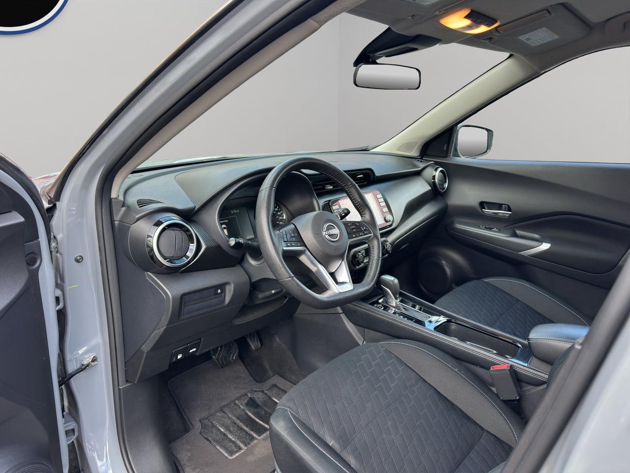 2025 Nissan Kicks Play SV | Reverse Cam | Heated Seats Photo